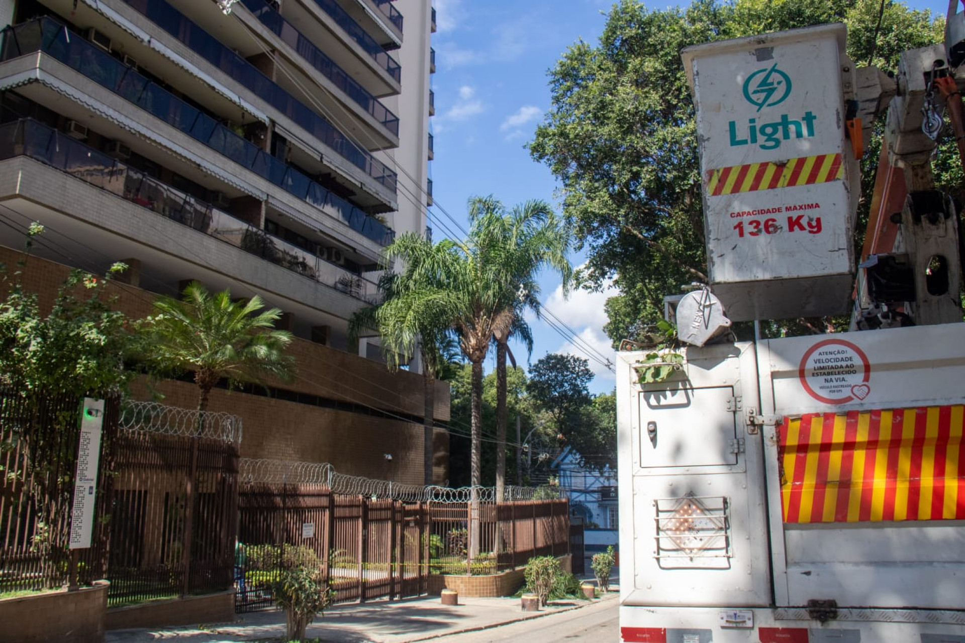 Equipes da Light atuam na Rua marquês Porto na Tijuca, Zona Norte - Érica Martin/Agência O DIA