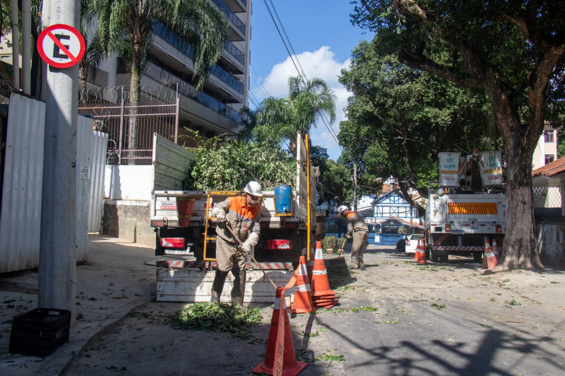 Equipes da Light atuam na Rua marquês Porto na Tijuca, Zona Norte - Érica Martin/Agência O DIA