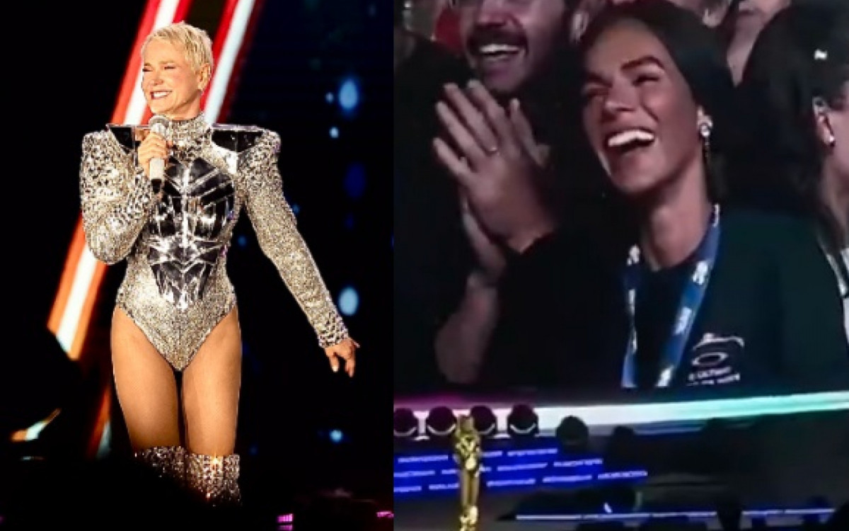 Xuxa interage com Bruna Marquezine durante show