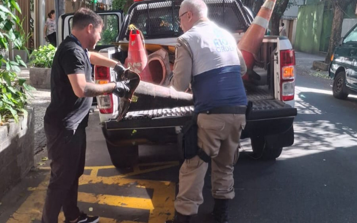 Cones apreendidos durante ação do projeto Rio em Ordem, na Zona Sul - Divulgação