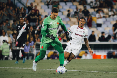Léo Jardim analisa empate do Vasco com o Fluminense: ‘Jogo truncado’
