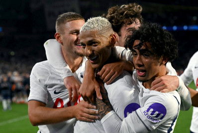 Brasileiros brilham, e Tottenham vence Chelsea pela pré-temporada