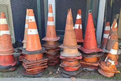 Mais de 70 cones que bloqueavam vagas são apreendidos na Zona Sul