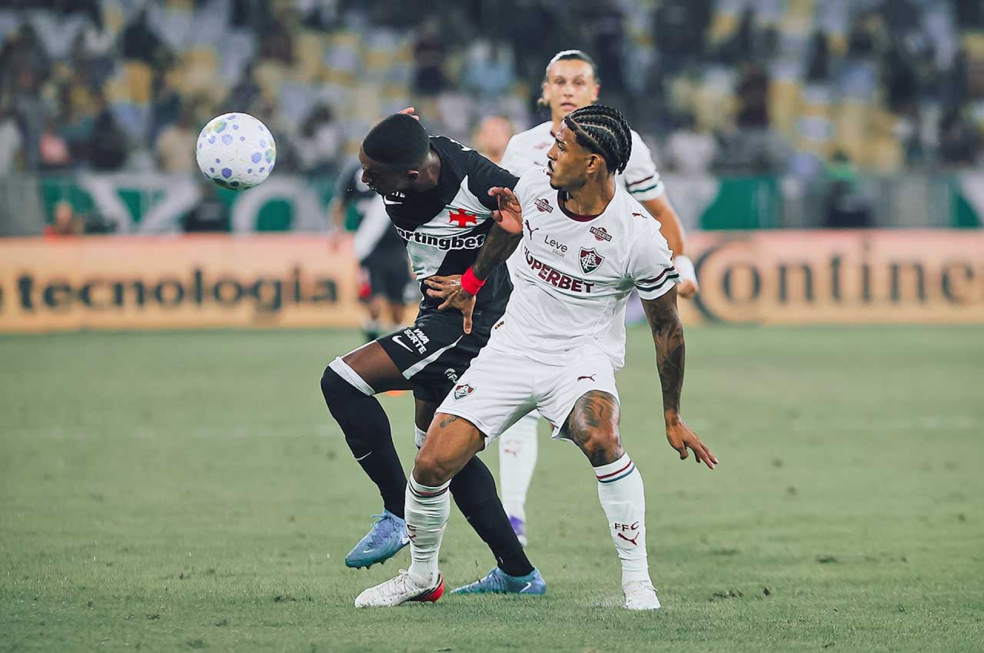Zubeld&iacute;a elogia atua&ccedil;&atilde;o defensiva e indica John Kennedy titular no Fluminense
