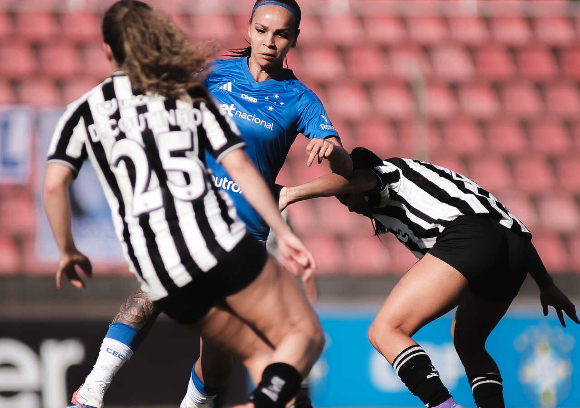 Cruzeiro goleia e mant&eacute;m Botafogo na lanterna do Brasileir&atilde;o Feminino