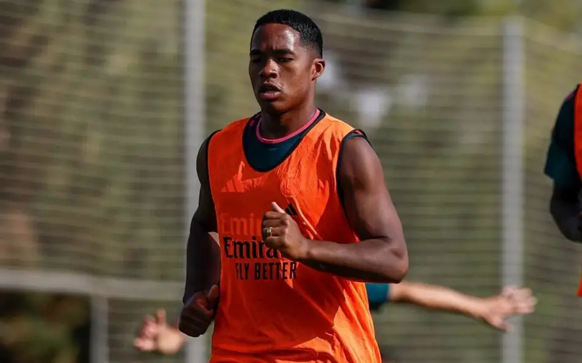 Endrick durante treinamento do Real Madrid na pr&eacute;-temporada