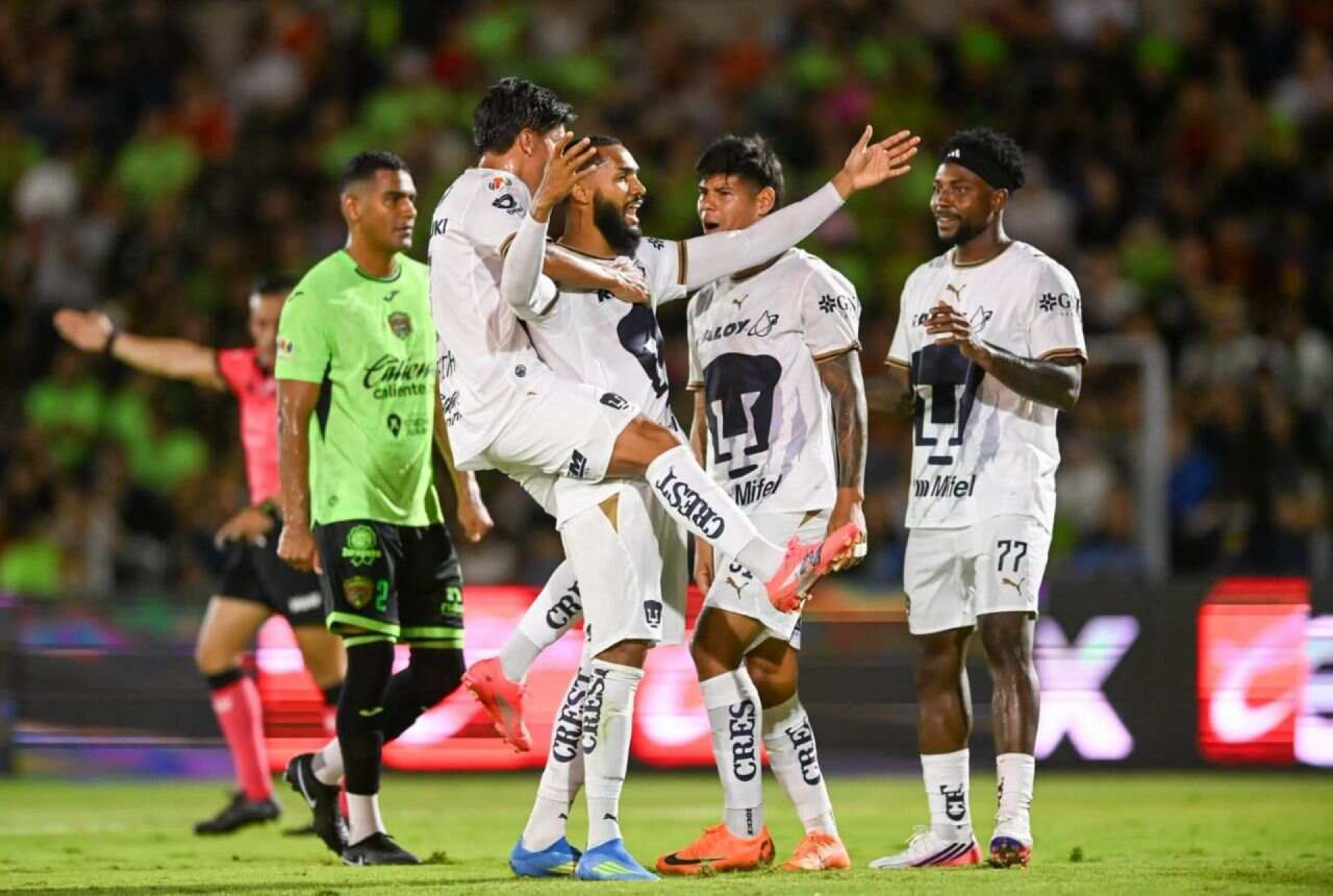 Ex-Flamengo, Juninho marca primeiro hat-trick da carreira