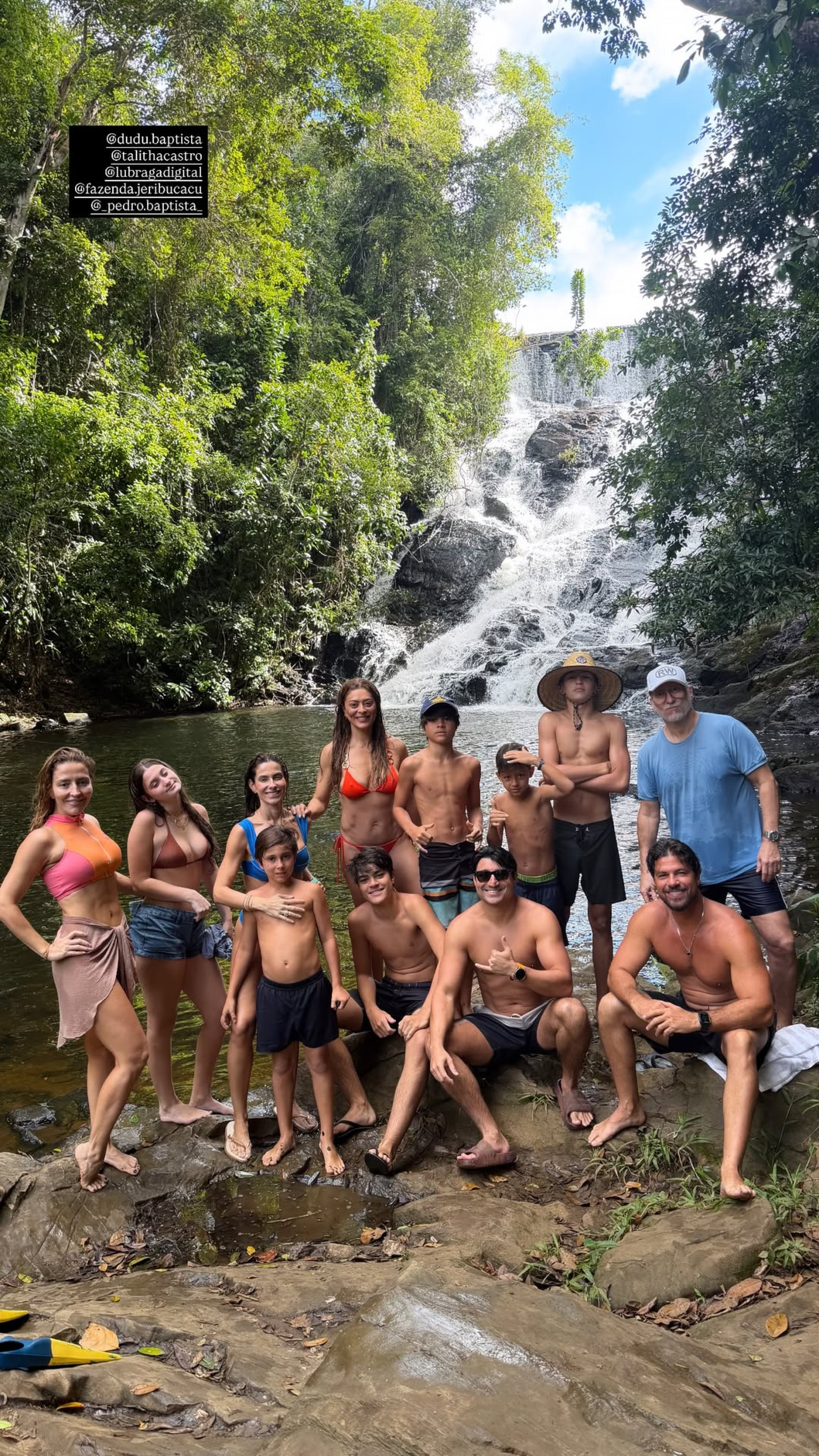 Juliana Paes curte dia de cachoeira com os amigos e a família - Reprodução do Instagram