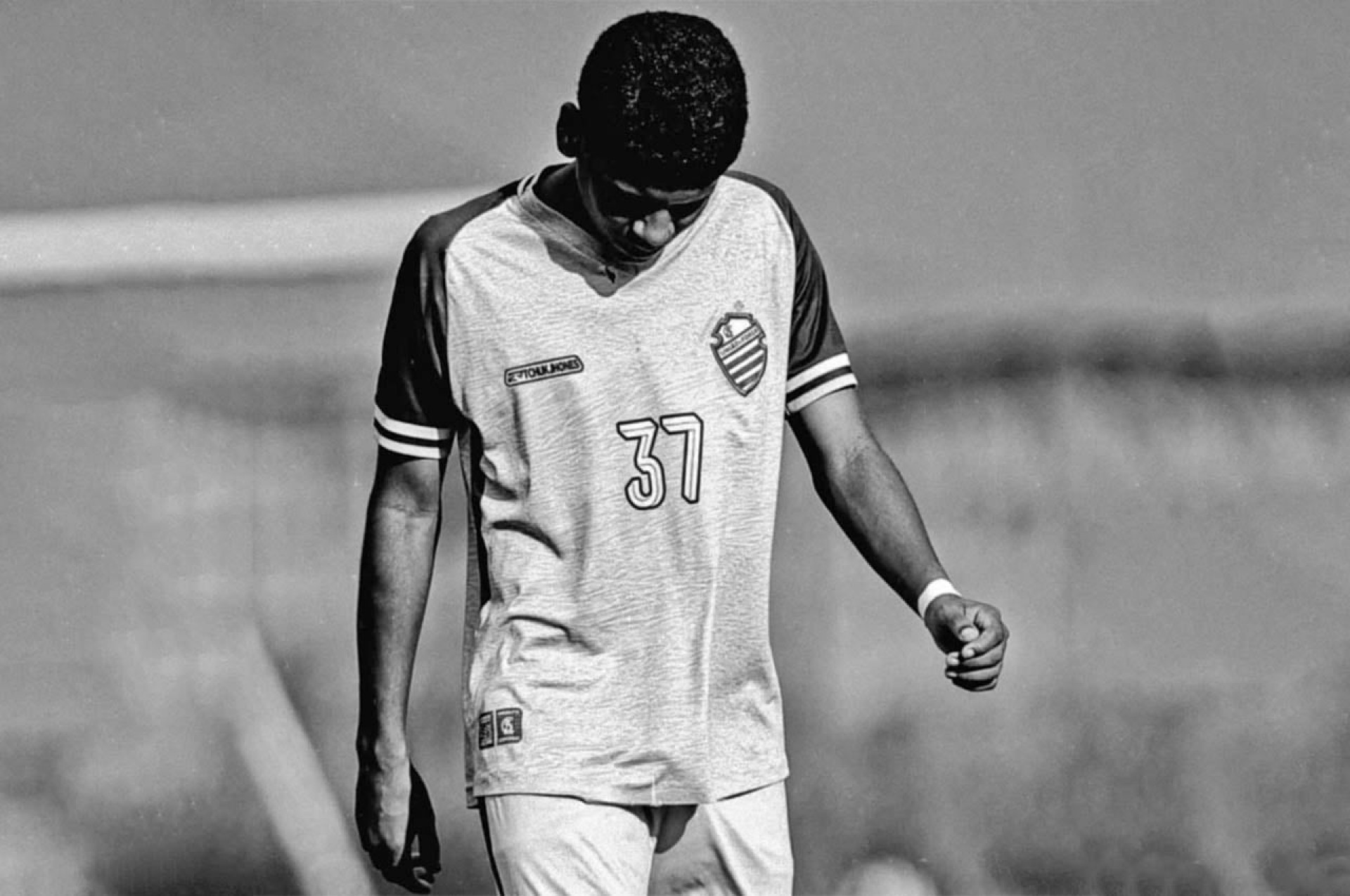 Ex-atleta da base do S&atilde;o Paulo morre aos 15 anos ap&oacute;s ataque a tiros