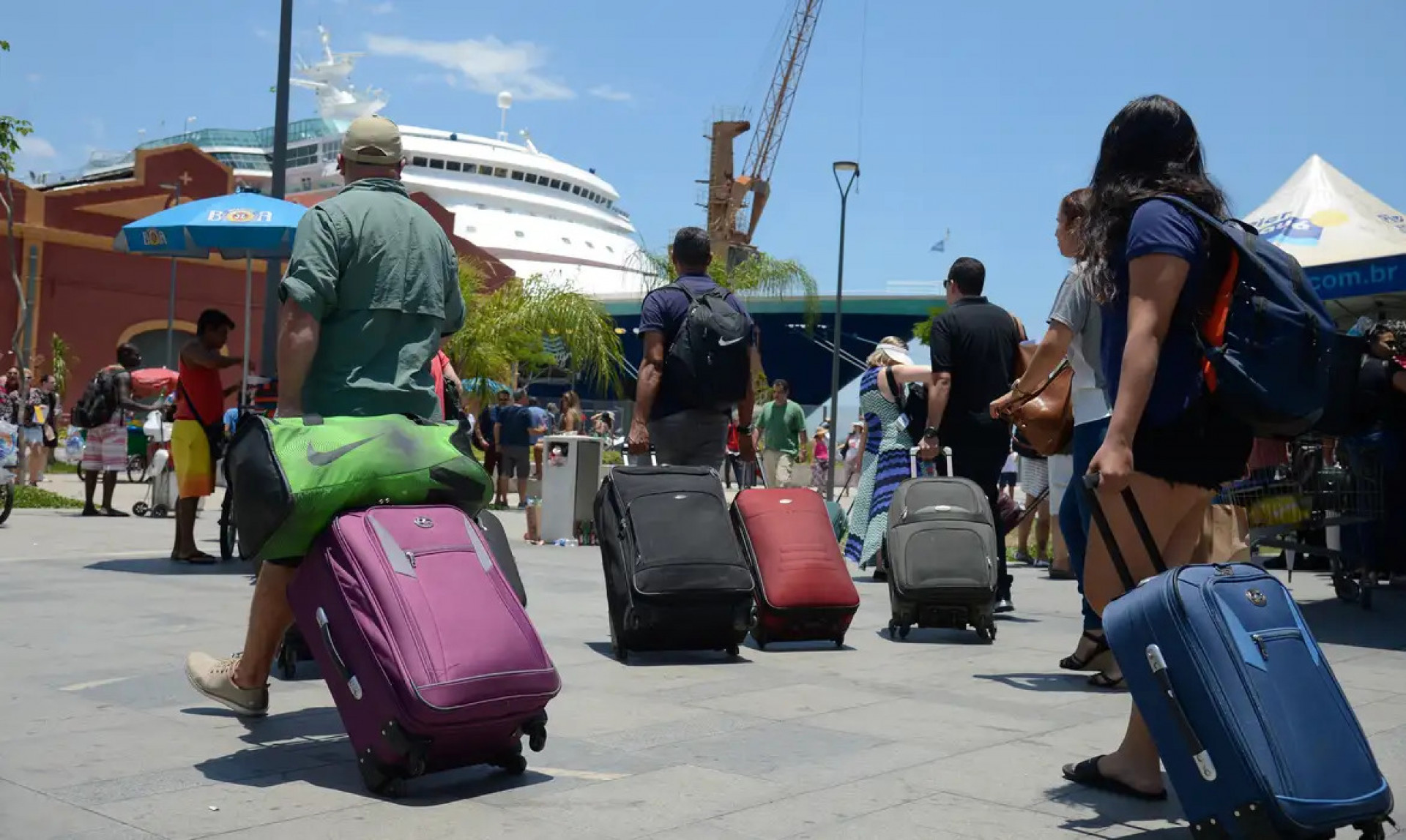 Nos seis primeiros meses deste ano, o Brasil recebeu 5,2 milh&otilde;es de turistas internacionais