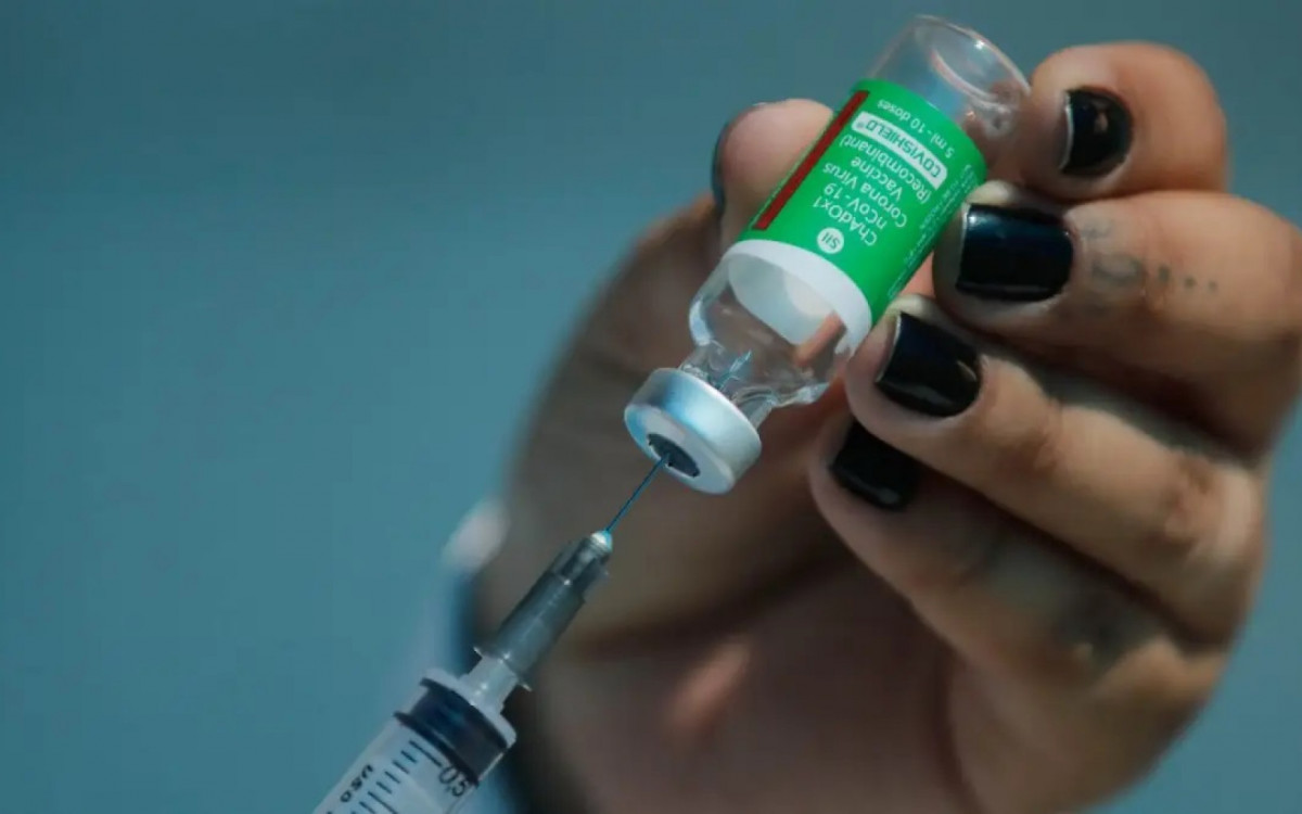O uso de antibióticos não interfere na aplicação da vacina, principal medida para prevenir doenças