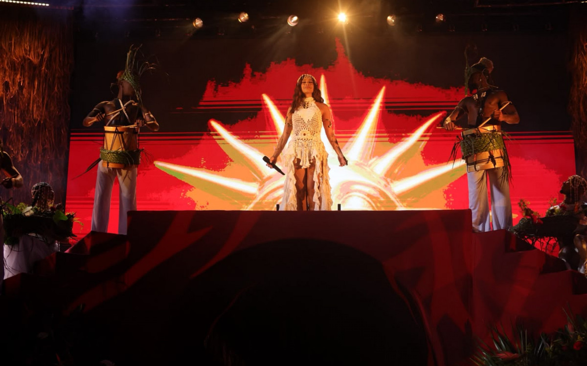 Anitta deu in&iacute;cio &agrave; turn&ecirc; 'Equilibrvm' em Porto Alegre