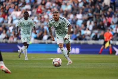 Ex-Botafogo volta a marcar e mantém equipe dos EUA viva na MLS