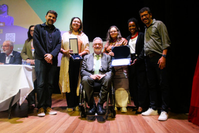 Reunião da SBPC em Niterói termina com homenagem e samba