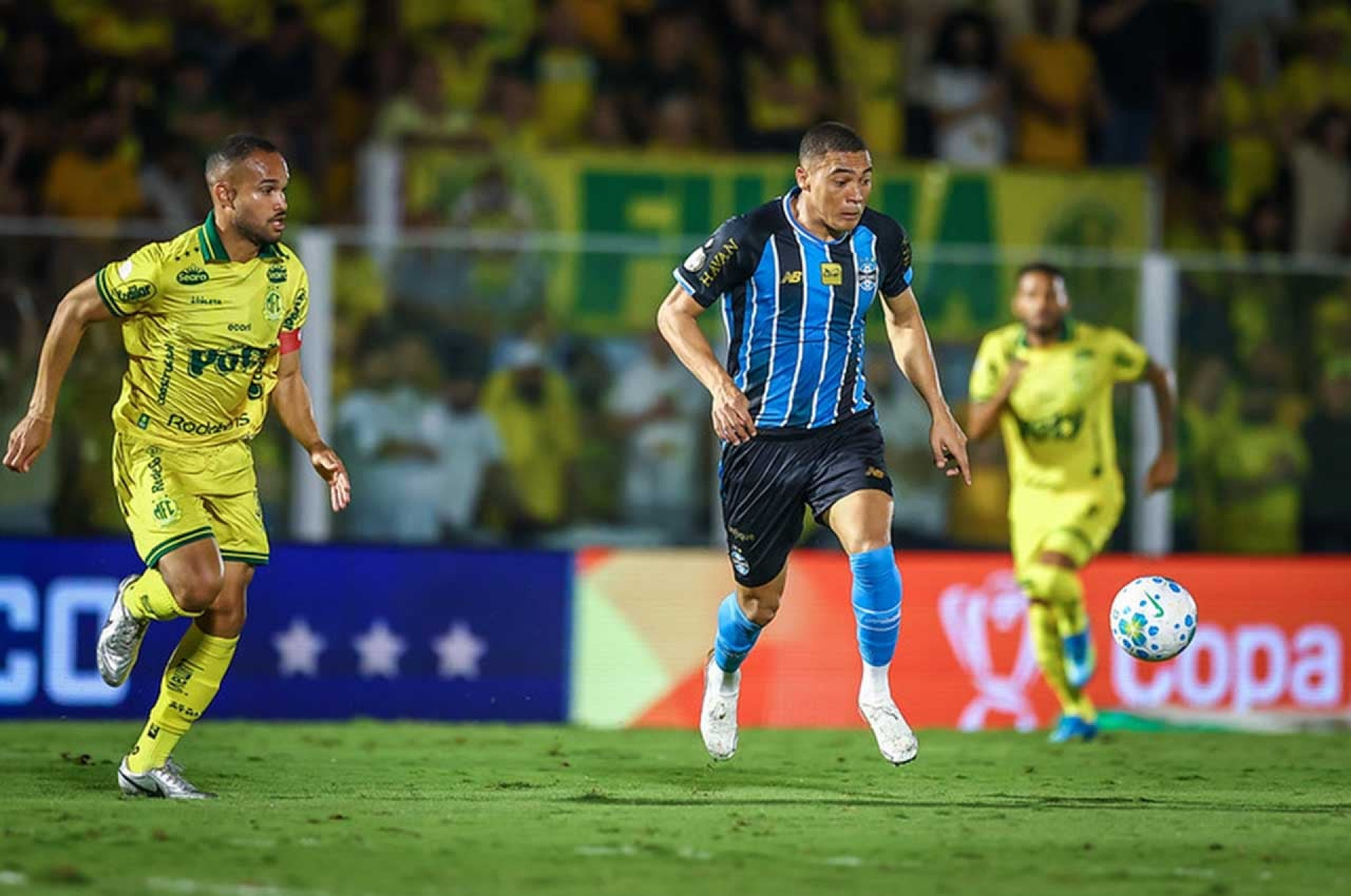 Lu&iacute;s Castro valoriza empate do Gr&ecirc;mio e trata jogo da volta como “final”