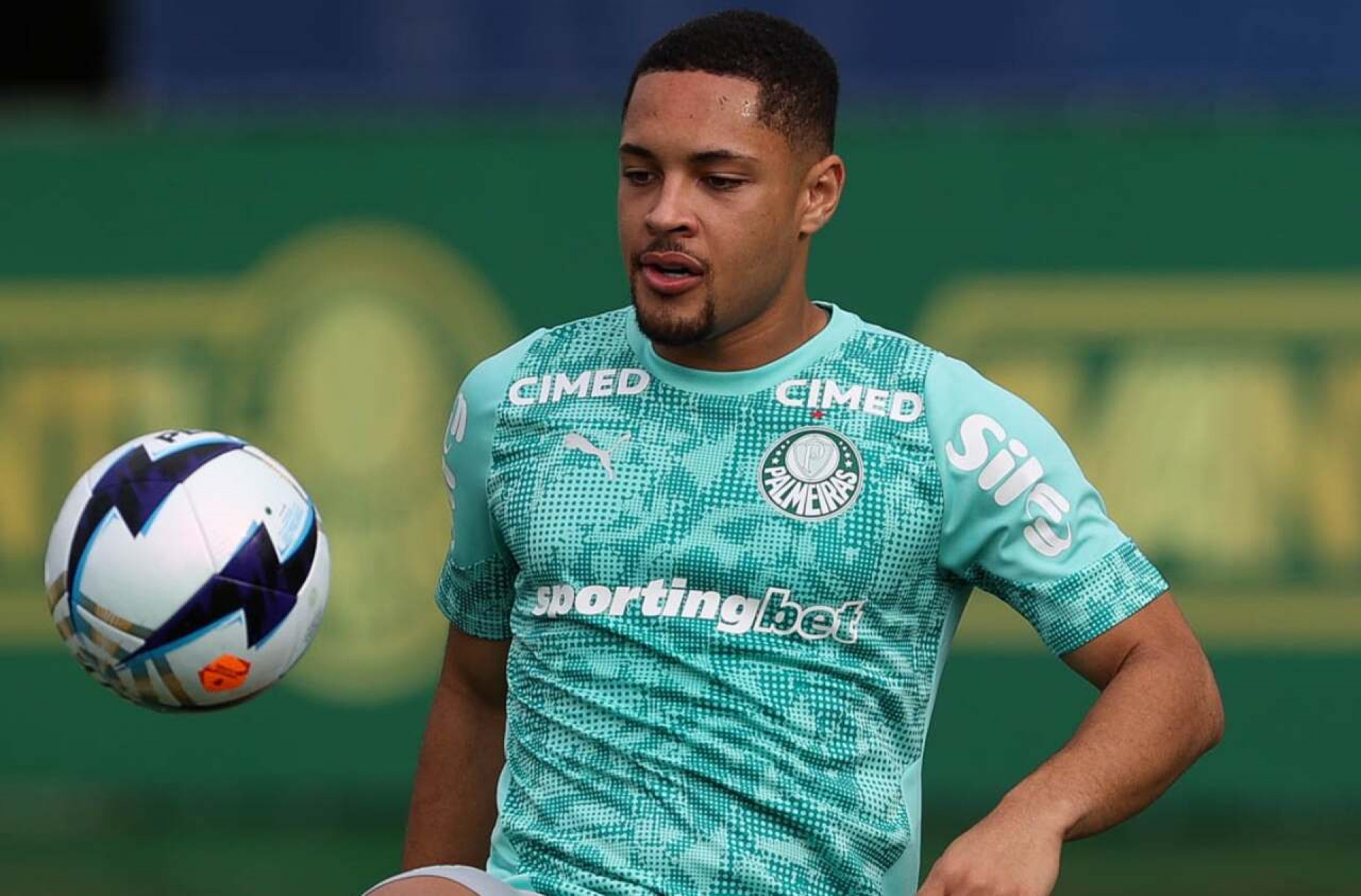 Vitor Roque e Flaco L&oacute;pez ser&atilde;o titulares do Palmeiras em Cuiab&aacute;