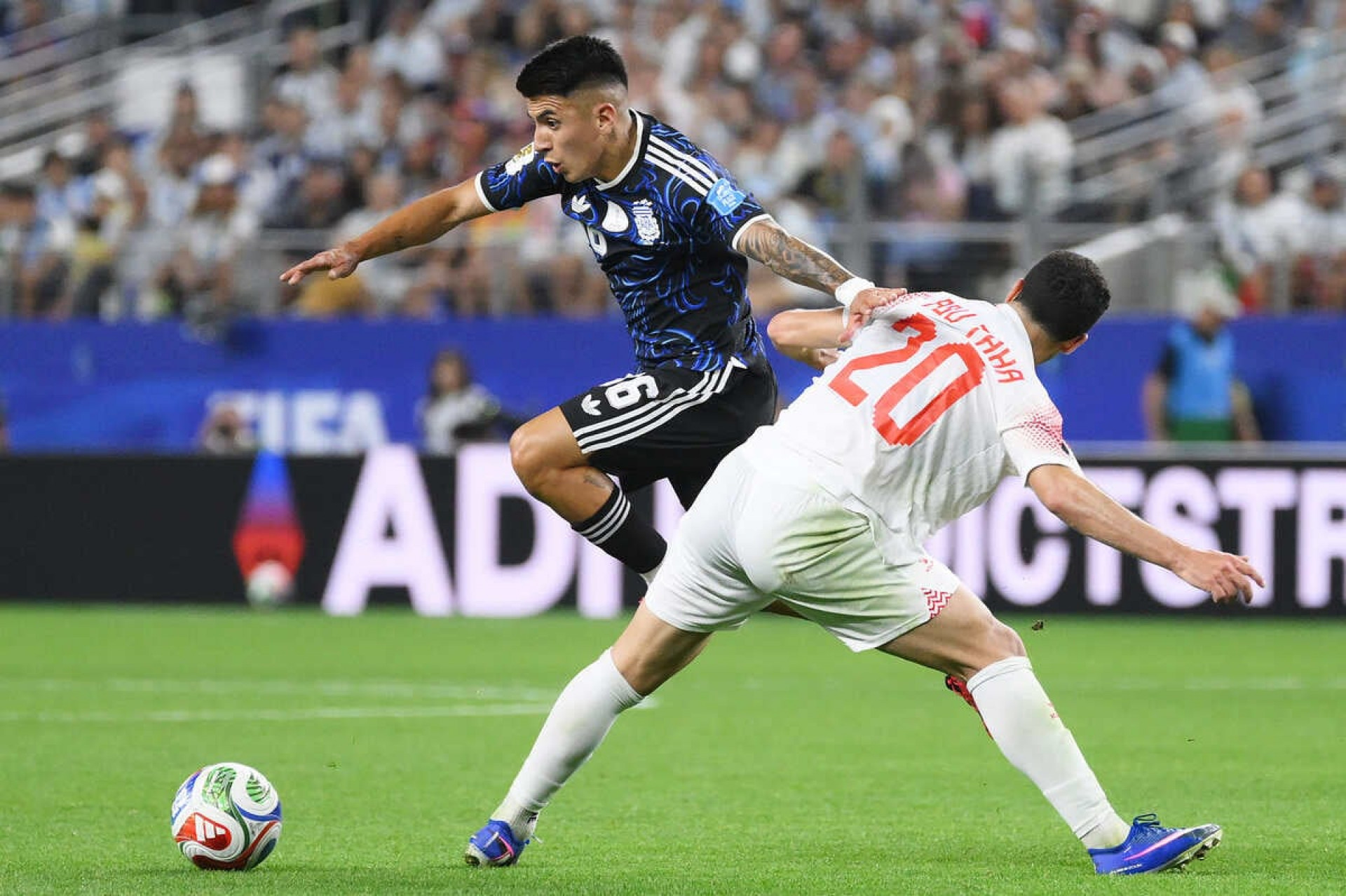 Almada prioriza volta &agrave; Argentina. Flamengo aguarda