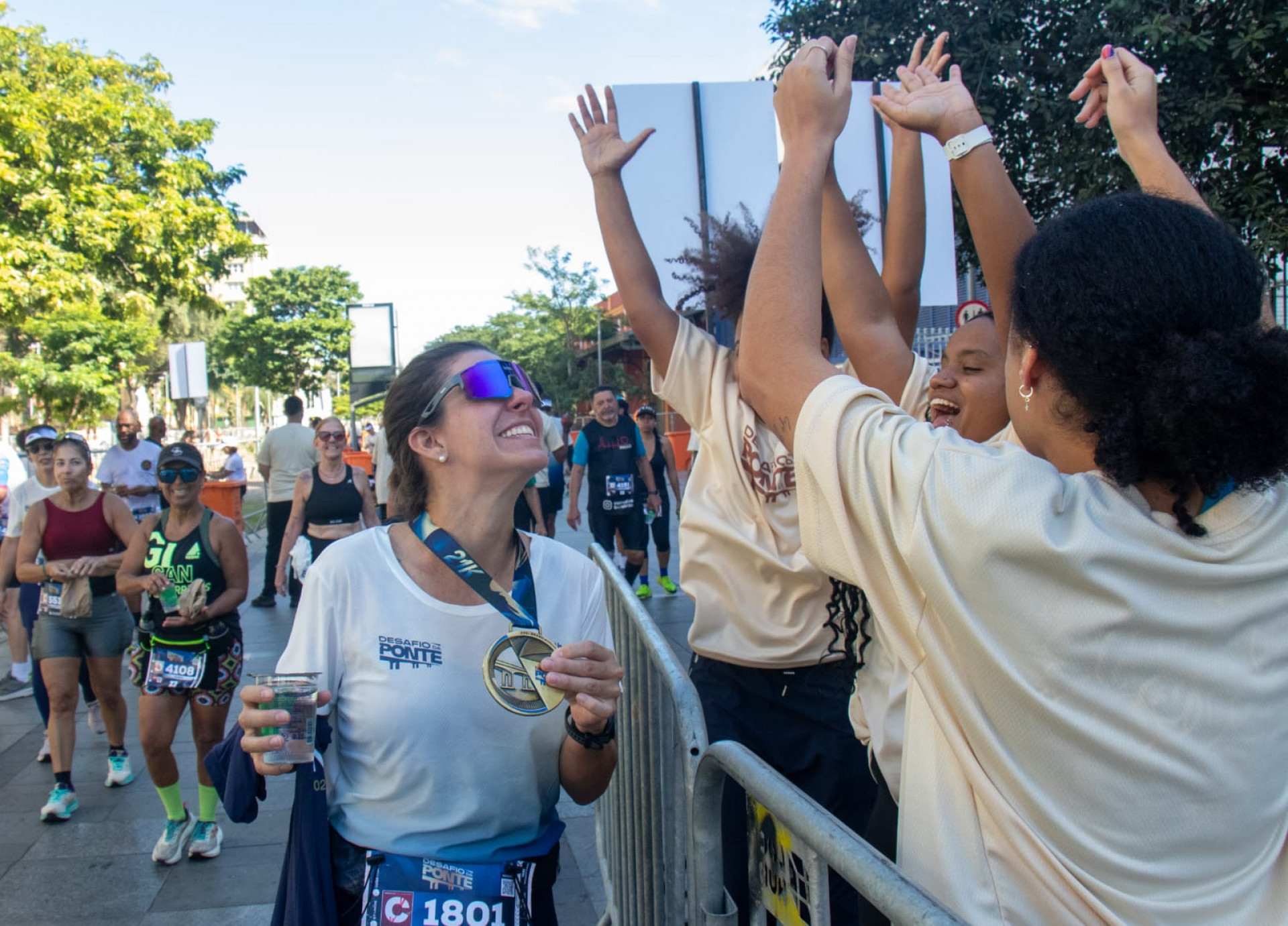 Meia-maratona na Ponte Rio-Niterói reuniu cerca de 8 mil corredores - Érica Martin / Agência O Dia