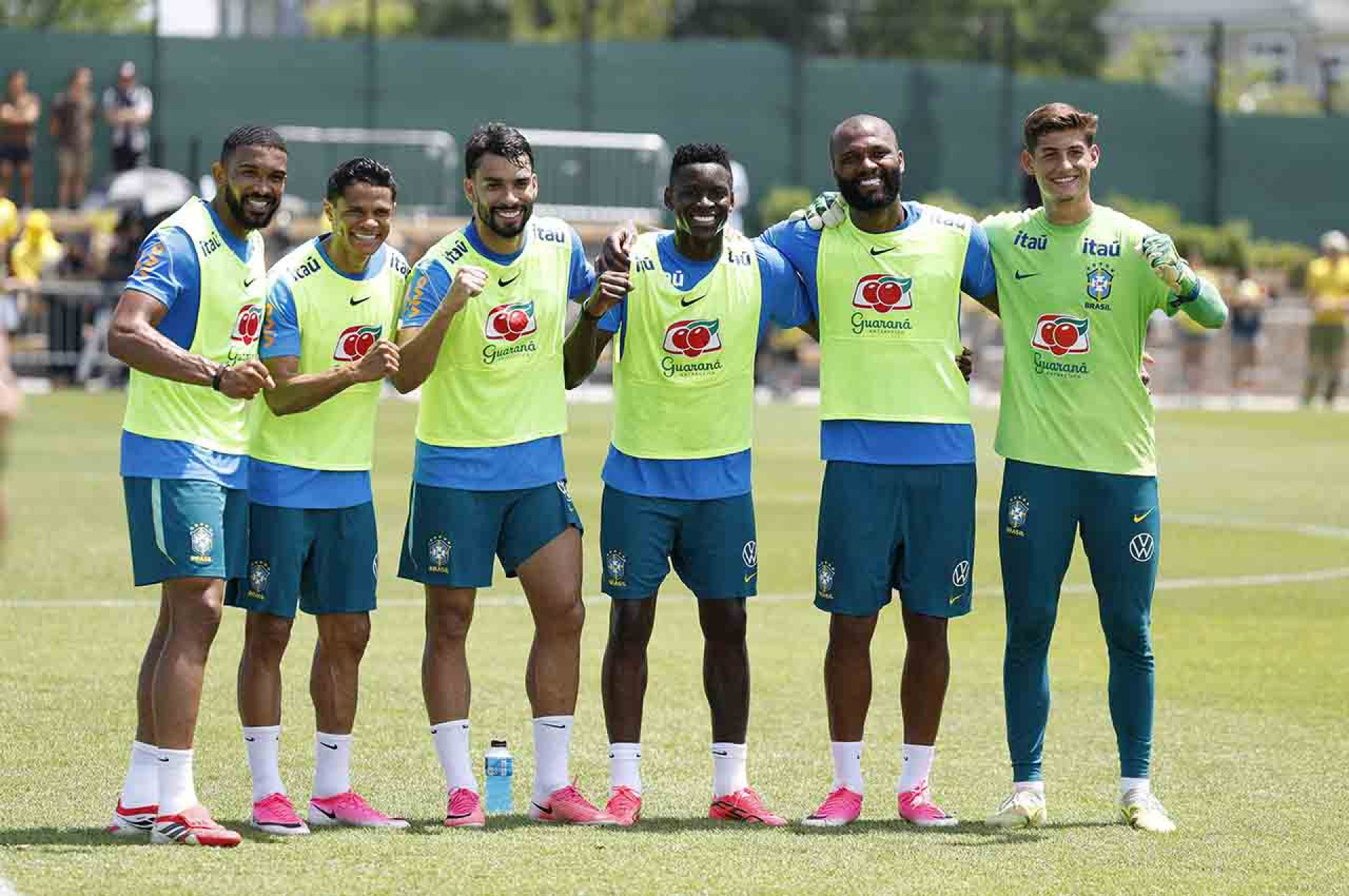 Treino da Sele&ccedil;&atilde;o Brasileira - Luiz henrique e Paqut&aacute; - Rafael Ribeiro / CBF