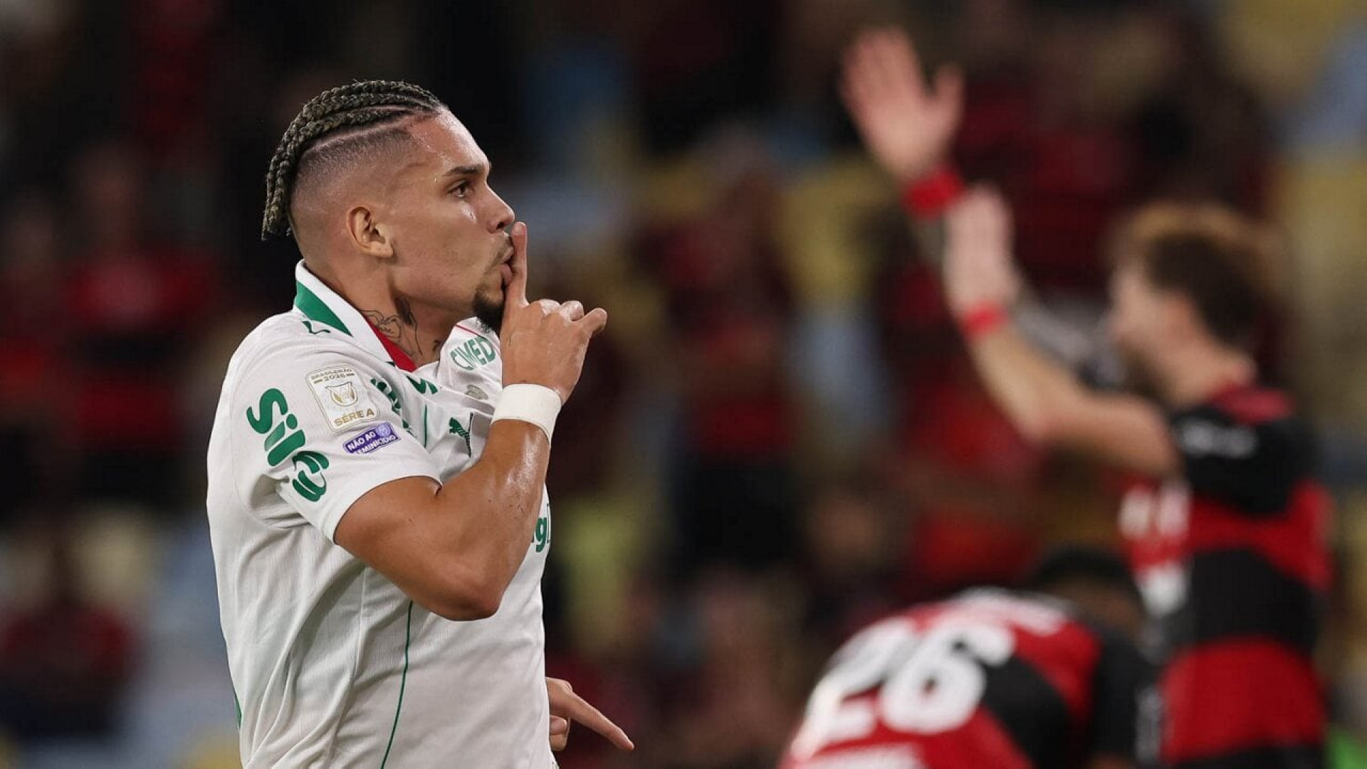 Abel Ferreira revela novo problema f&iacute;sico de Paulinho no Palmeiras