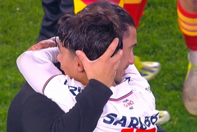 Vídeo: pai e filho choram ao se enfrentarem em jogo no Uruguai