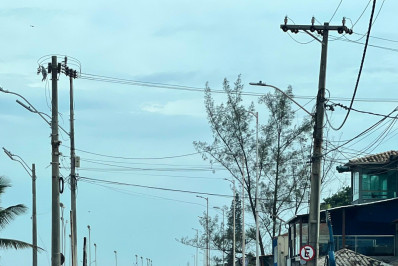 Prejuízo, revolta e cobrança marcam reação contra apagão em Rio das Ostras