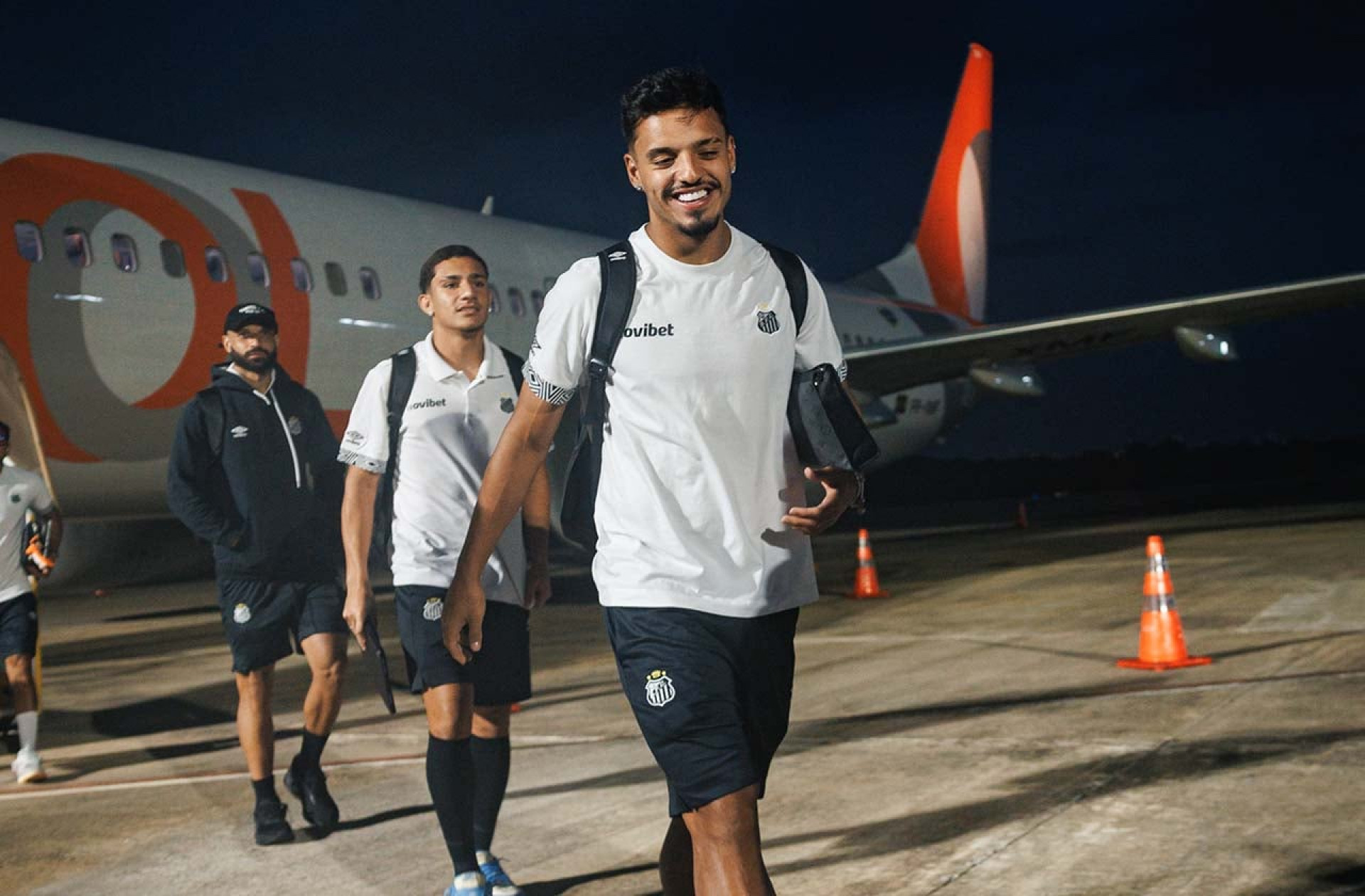Santos desembarca em Bel&eacute;m para duelo contra o Remo pela Copa do Brasil