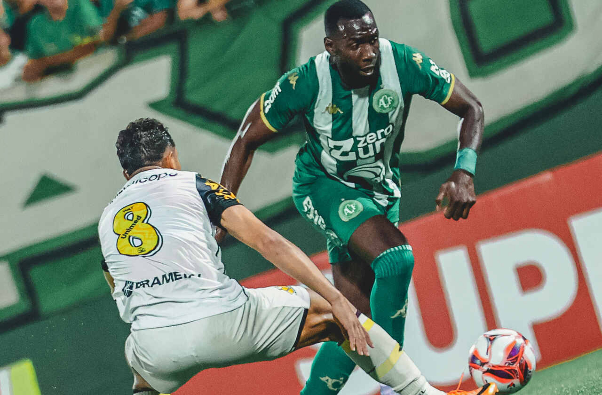 Chape x Cruzeiro: Bolasie sofre les&atilde;o rara no p&acirc;ncreas e &eacute; internado
