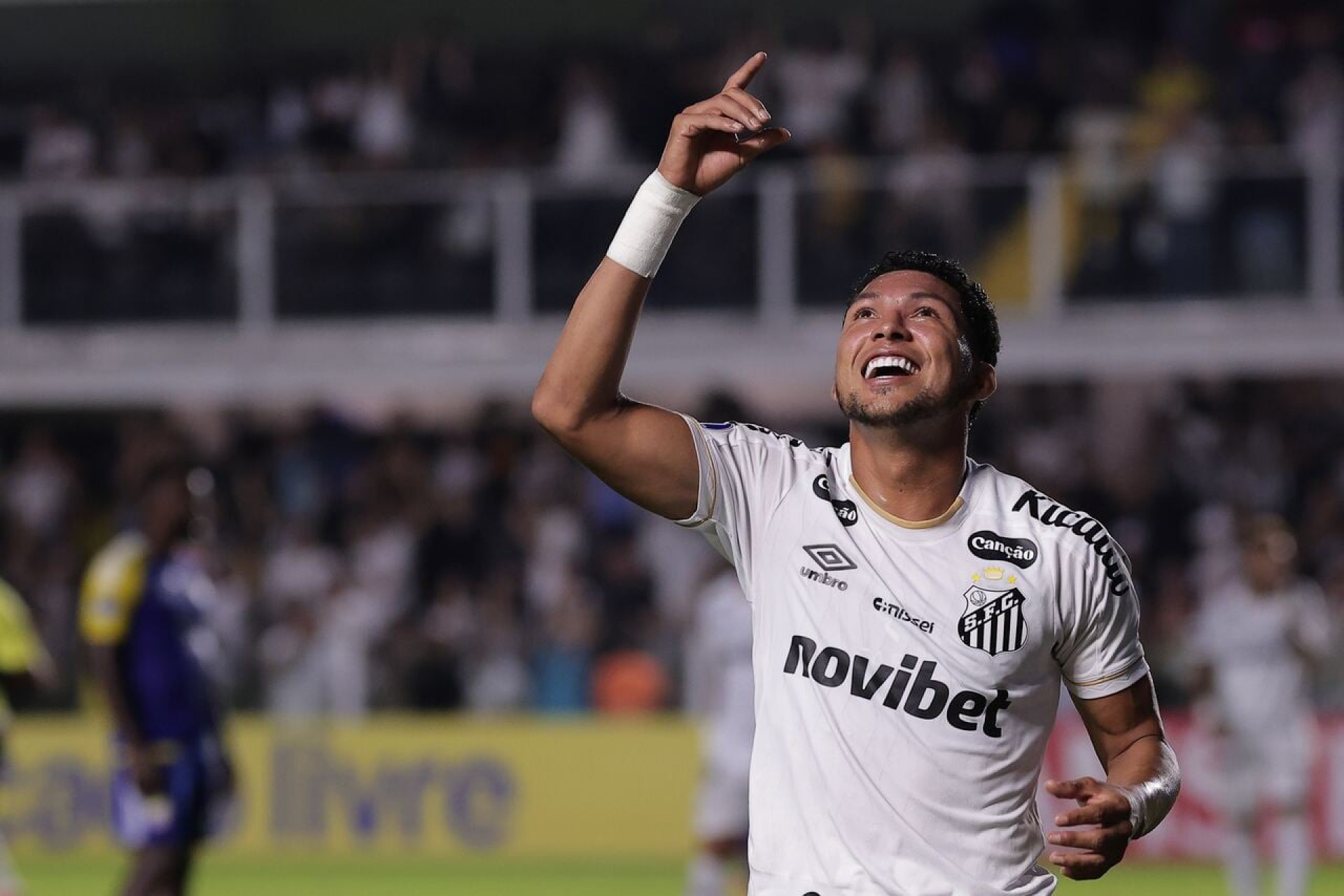Rony entra na Justi&ccedil;a contra o Atl&eacute;tico e faz cobran&ccedil;a milion&aacute;ria