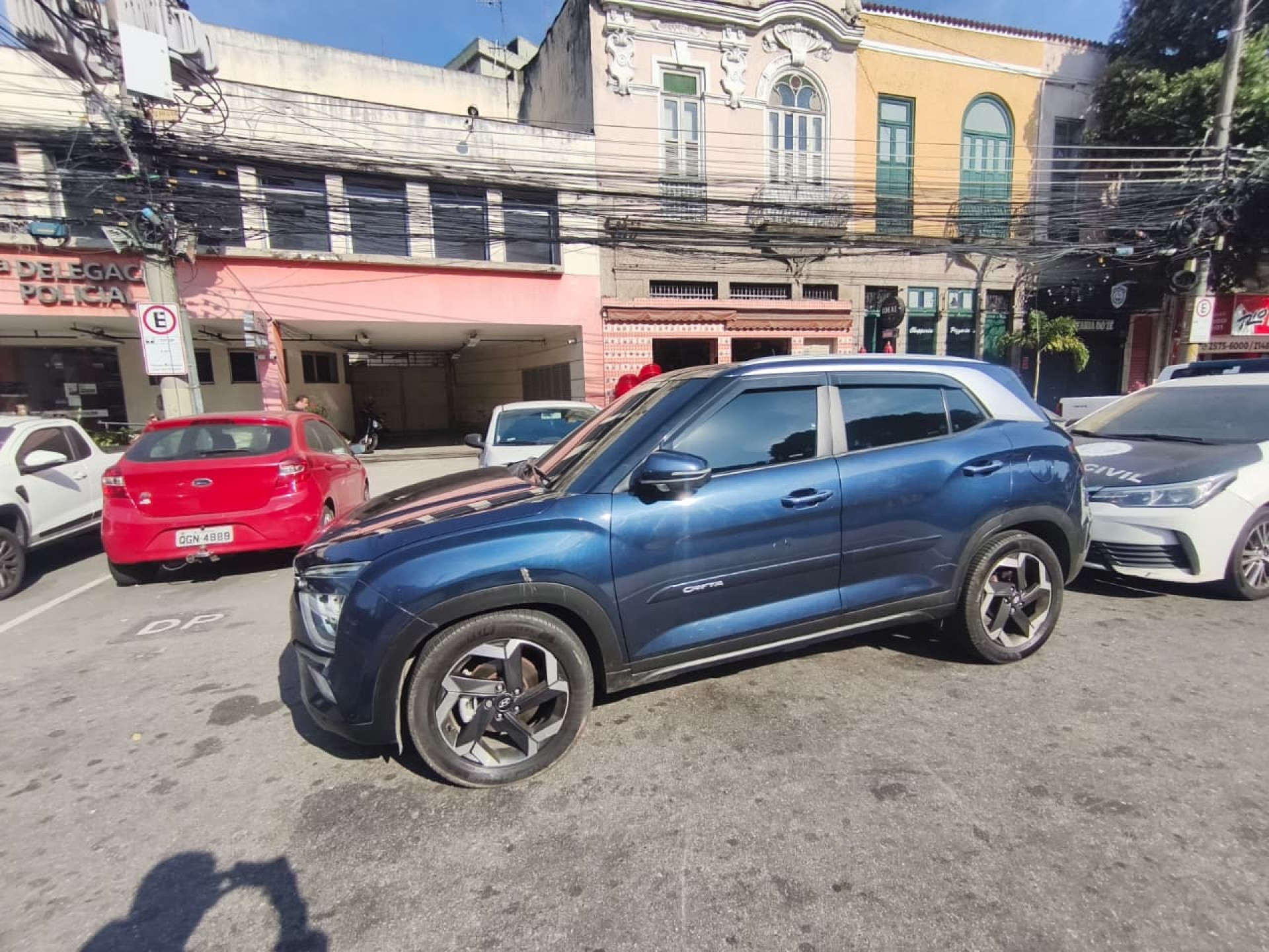 Policiais apreenderam armas brancas e carro durante prisão de Nick Frazão - Reprodução