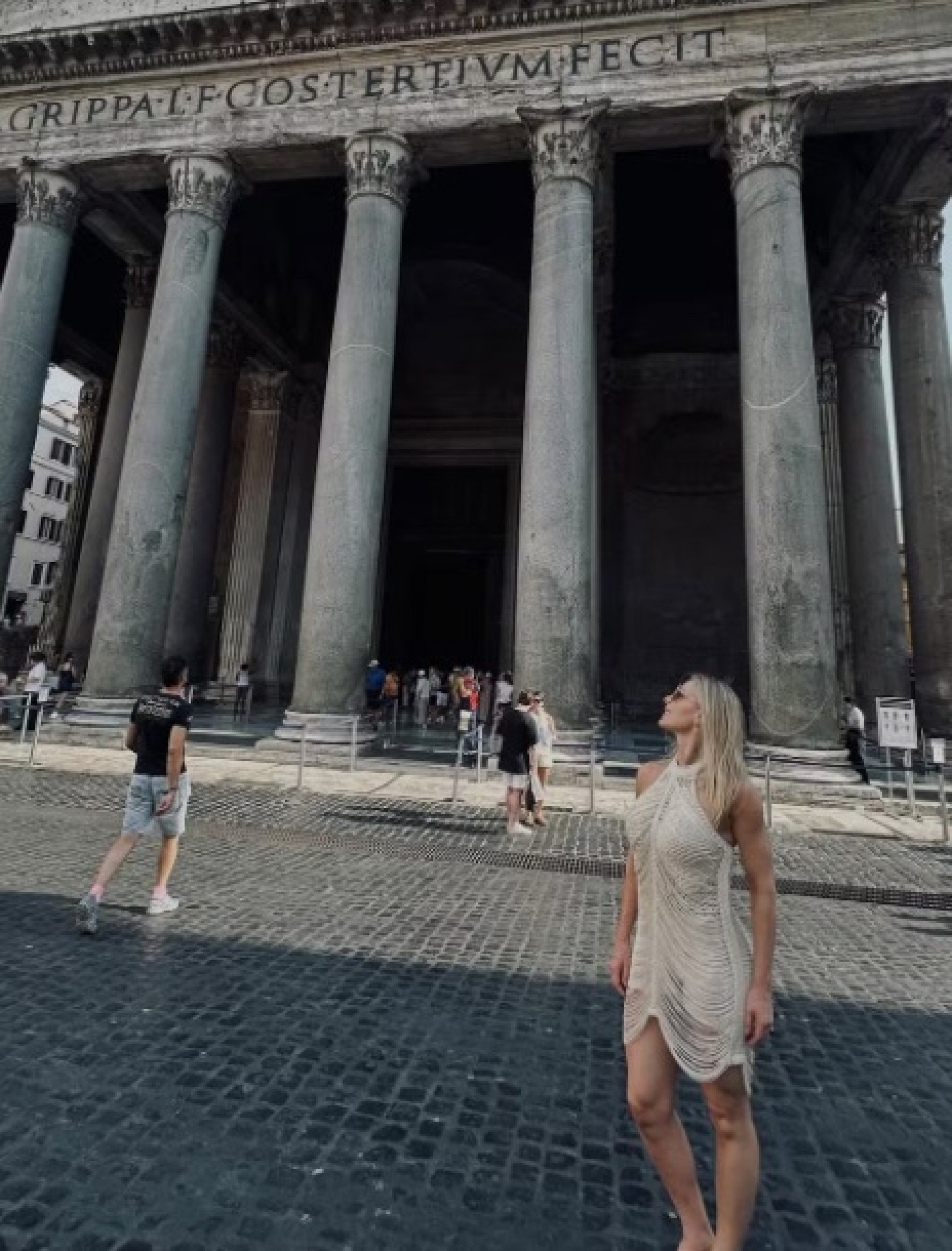 De férias, Sheila Mello passeia por Roma com vestido de crochê - Reprodução Instagram
