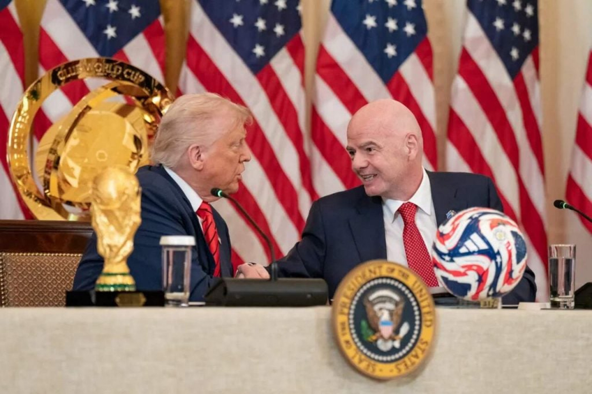 Federa&ccedil;&atilde;o Inglesa vai retirar apoio &agrave; reelei&ccedil;&atilde;o de Infantino