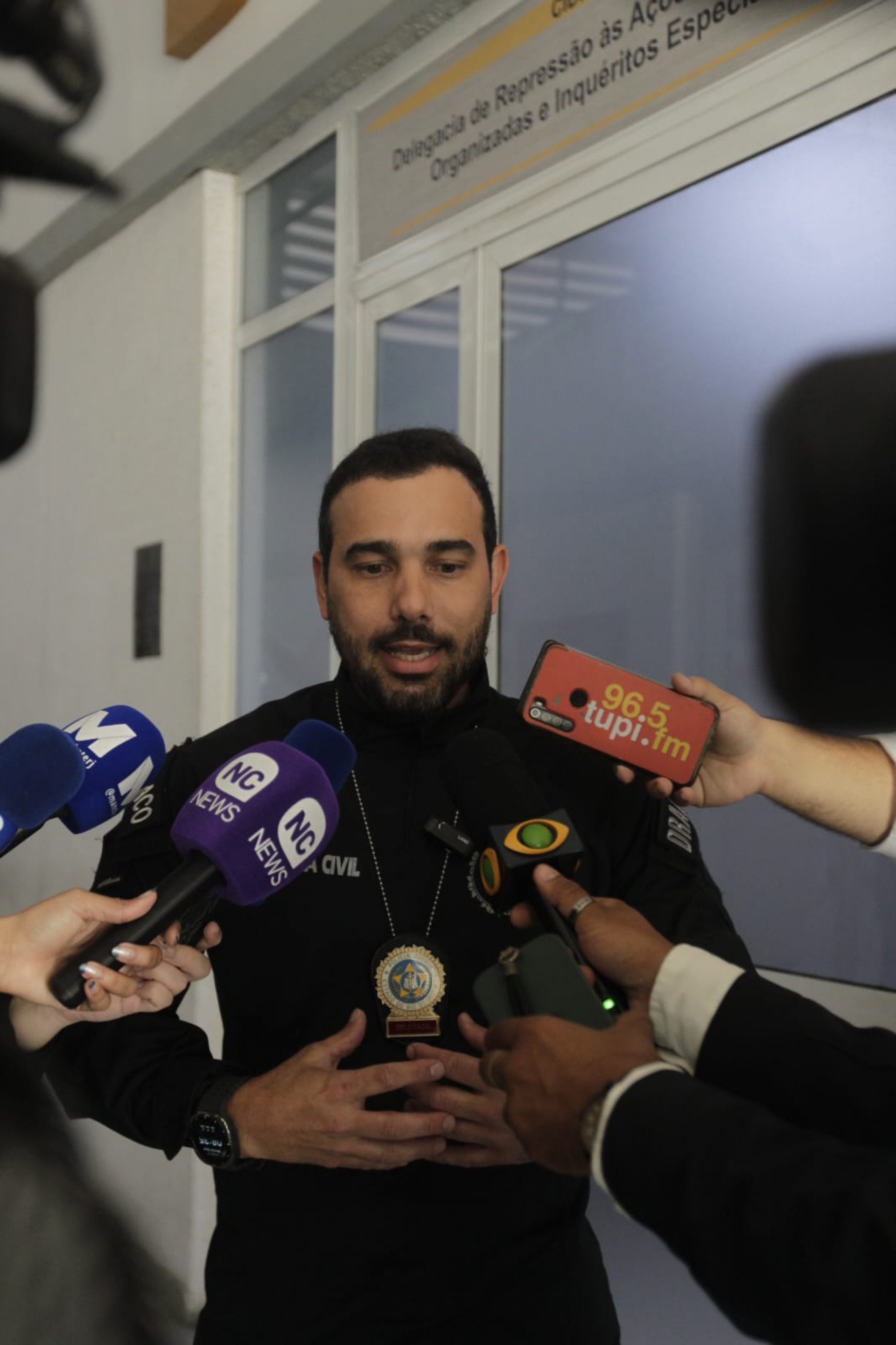 Delegado Marcio Almeida comandou a operação nesta segunda-feira - Reginaldo Pimenta / Agência O Dia