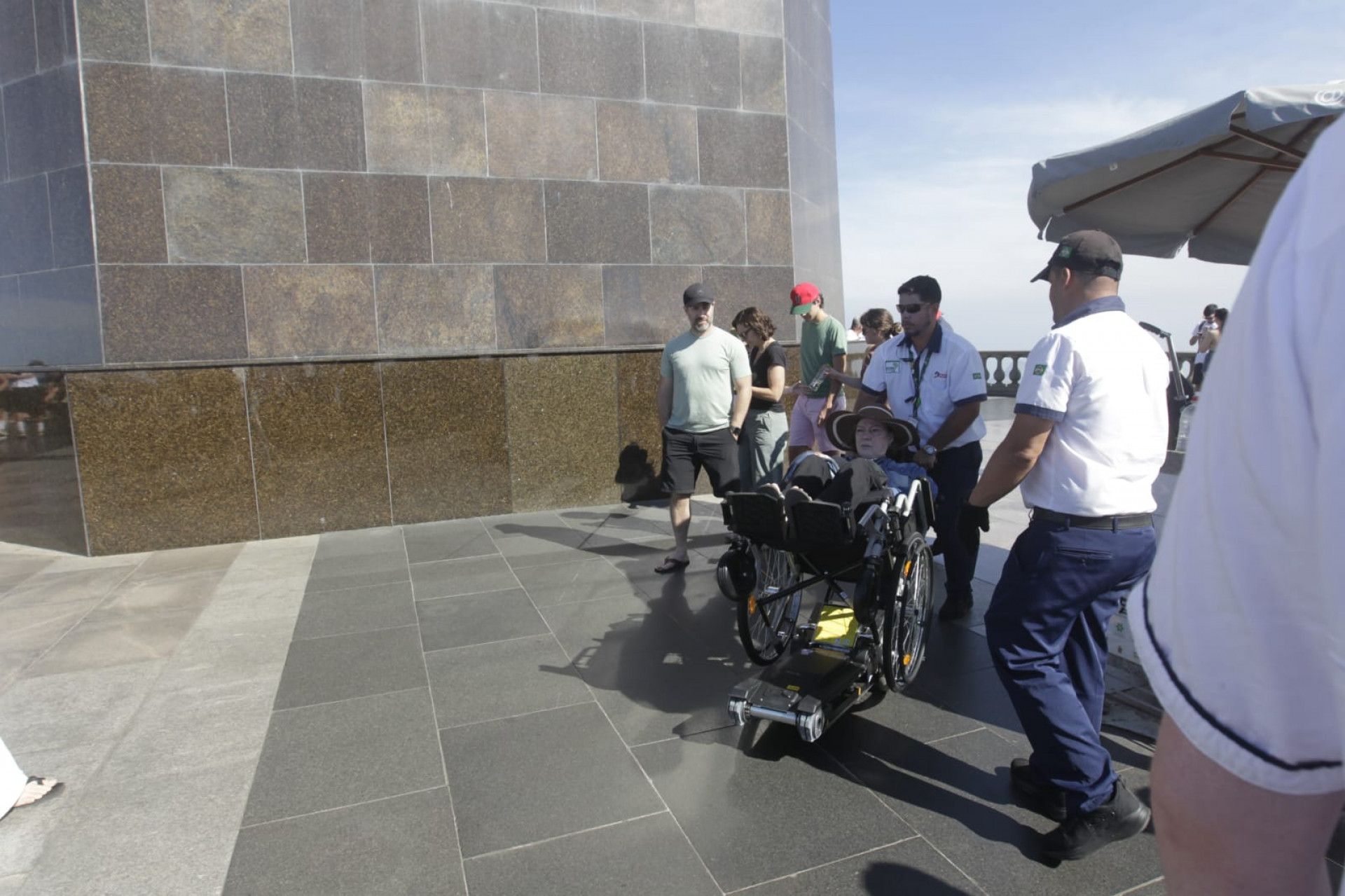 Evangelina Oliveira achou a subida ao Cristo Redentor tranquila com o equipamento - Reginaldo Pimenta / Agência O DIA