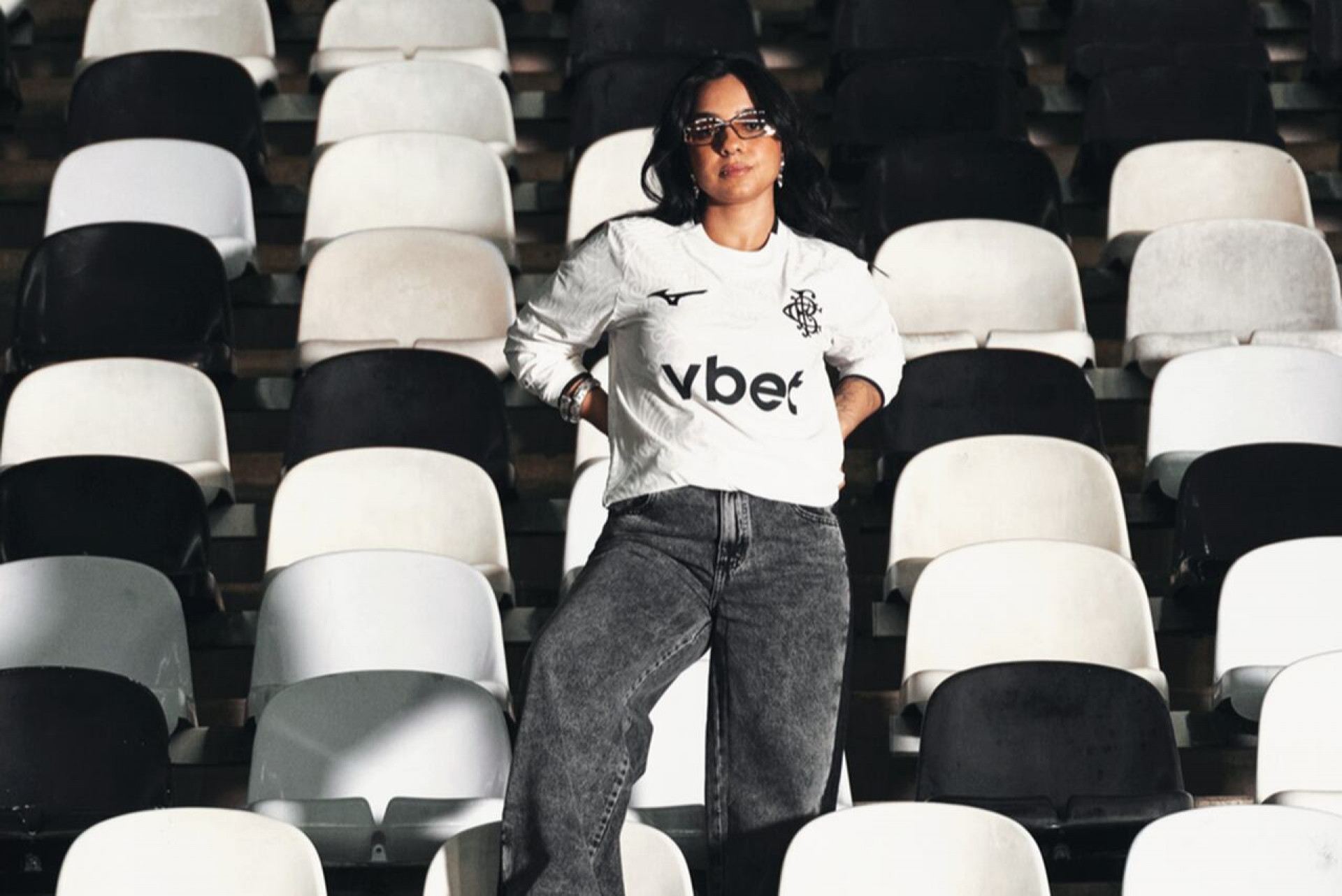 Botafogo se inspira no passado e lan&ccedil;a uniforme de mangas longas