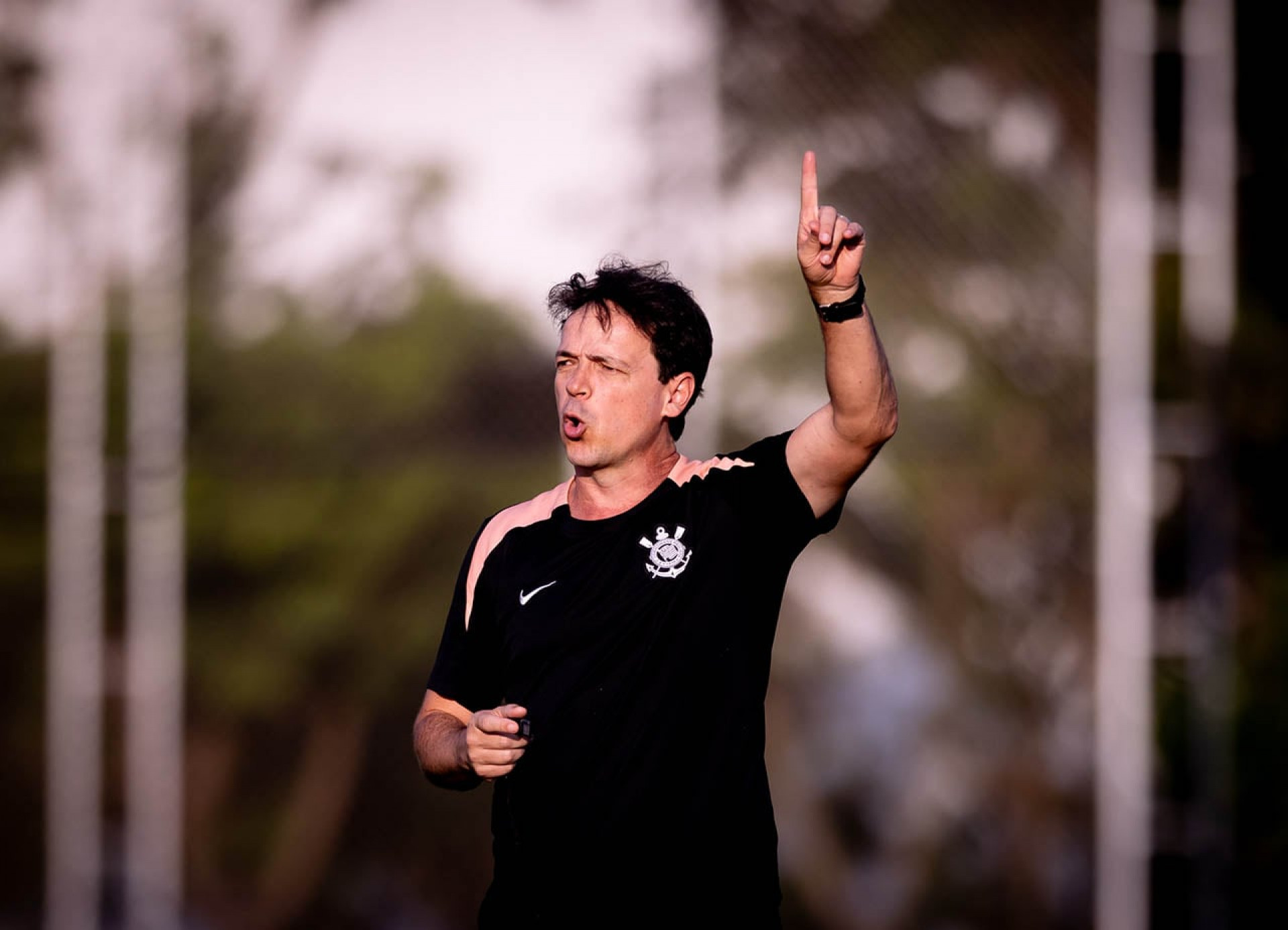 Fernando Diniz, do Corinthians, &eacute; absolvido de den&uacute;ncia do STJD
