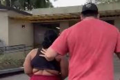 Mulher é presa por abandonar filhos em casa e sair para festa