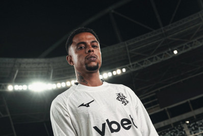 Torcida do Botafogo vai à loucura com camisa na versão manga longa