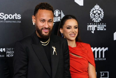 Leilão de Neymar tem atraso, cifras milionárias e falta de banheiro