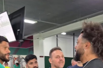 Vídeo! Marcelo visita CT do Fluminense na véspera de 'decisão'