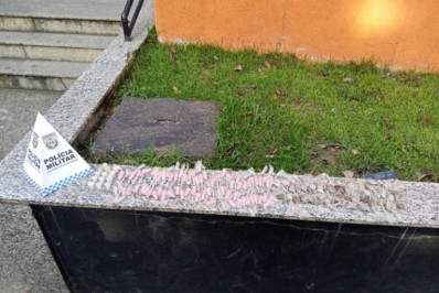 Polícia Militar apreende drogas escondidas em tonel durante patrulhamento em Resende
