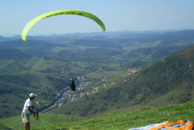 Cantagalo recebe 4º Encontro de Parapente com pilotos de vários estados