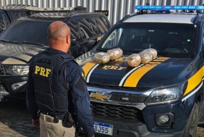 PRF apreende 14 quilos de cocaína durante fiscalização na BR-101, em Macaé