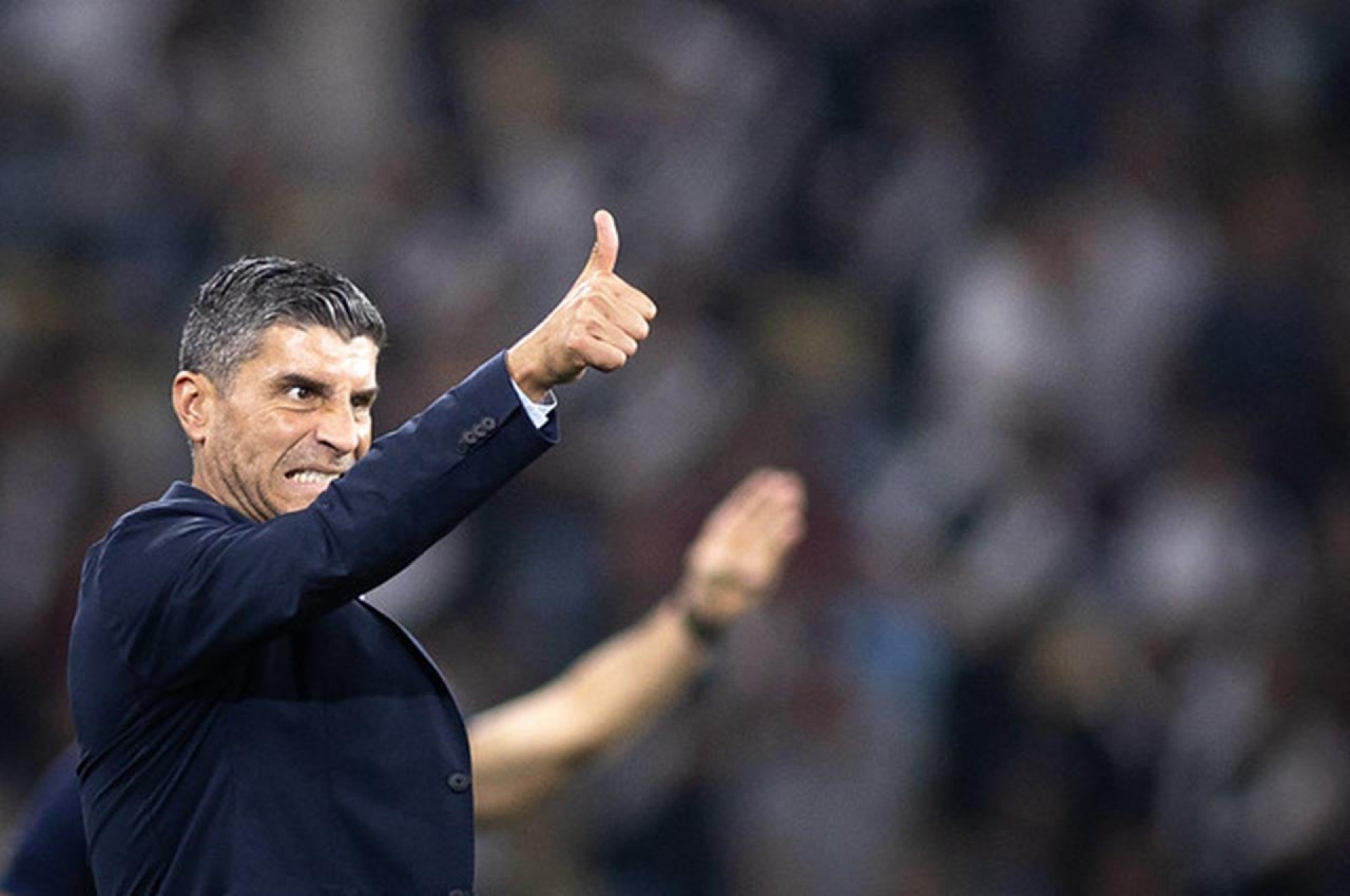 Paulo Henrique destaca in&iacute;cio de trabalho de Pedro Emanuel no Vasco e manda recado