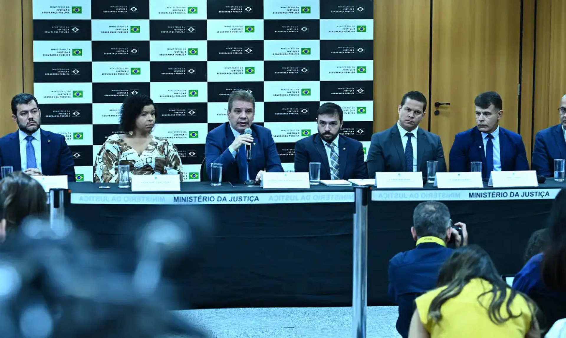 Operação desarticula rede que induzia jovens a suicídio pela internet