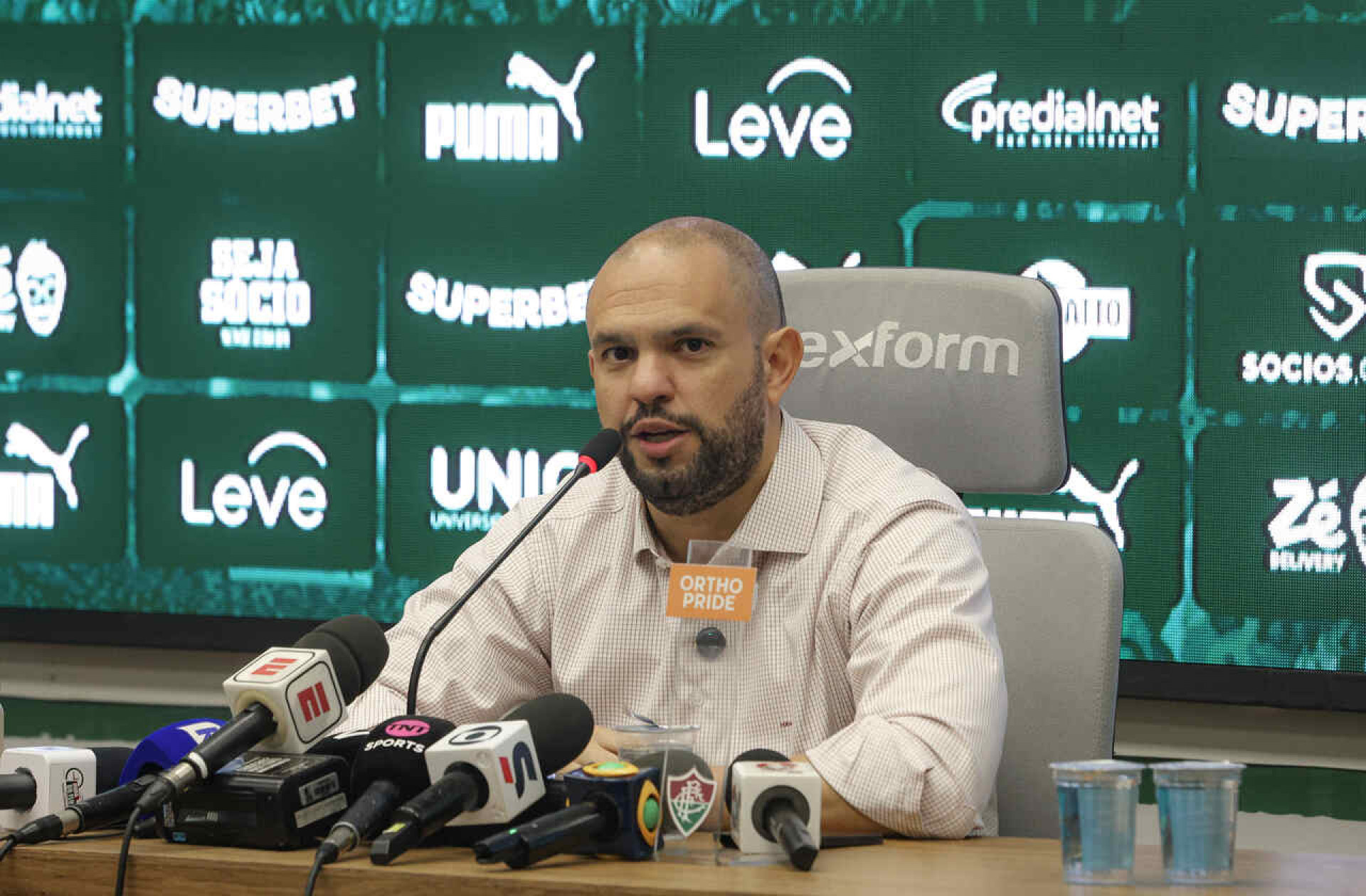 “N&atilde;o venderia o Fluminense para um sheik &aacute;rabe”, diz Montenegro