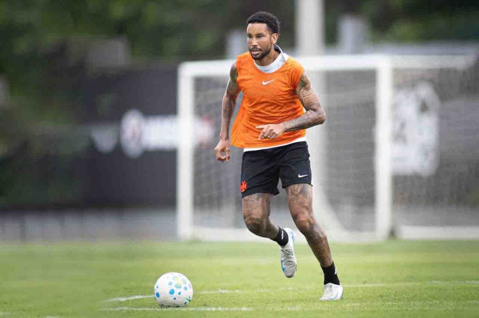 Vasco amplia op&ccedil;&otilde;es com retorno de Jair e busca encorpar elenco