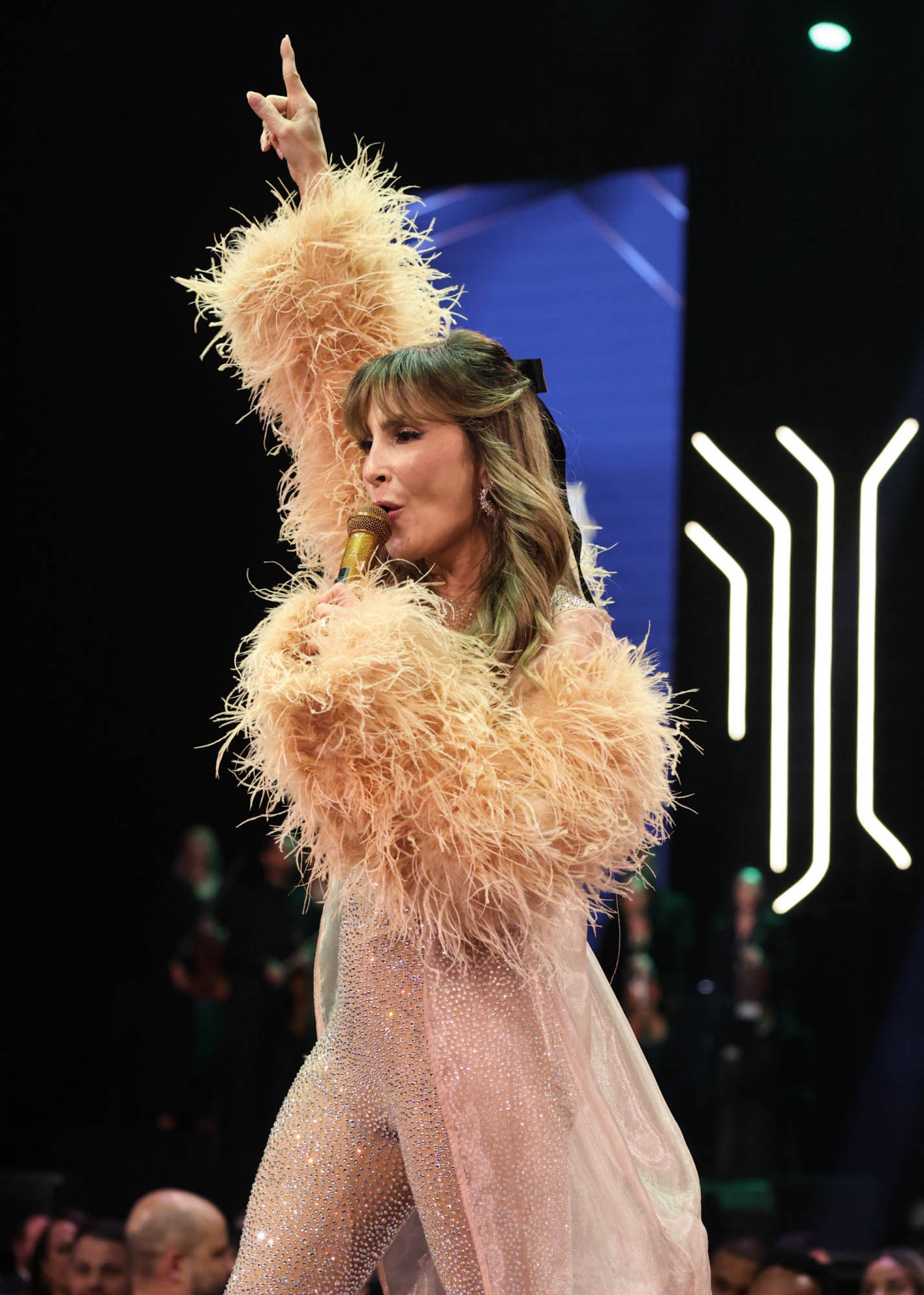 Claudia Leitte se apresenta na 6ª edição do Leilão do Instituto Neymar Jr. - Brazil News