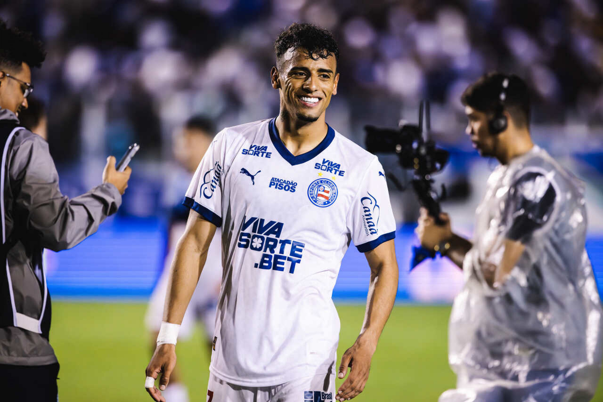 Lucho chega a Belo Horizonte para assinar e refor&ccedil;ar o Cruzeiro