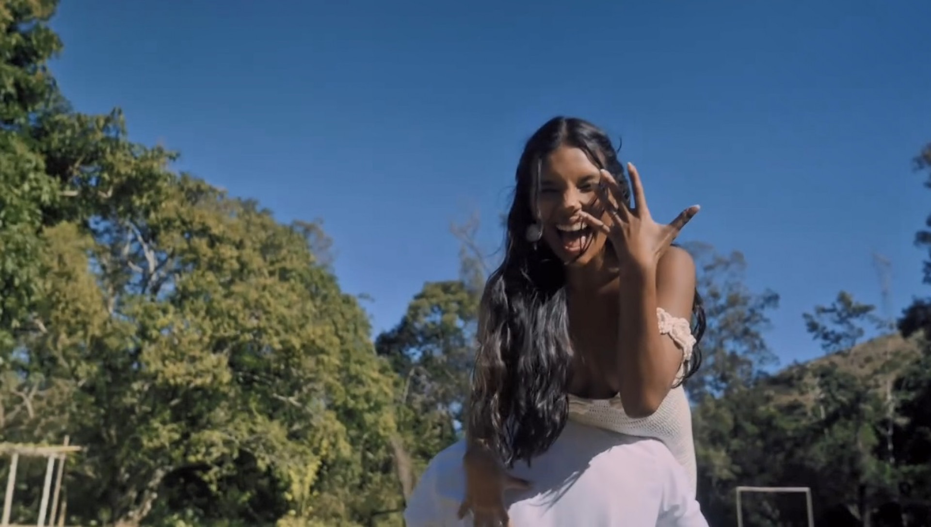 Mell Muzzillo exibiu anel de compromisso em vídeo nas redes sociais  - Reprodução/Instagram 